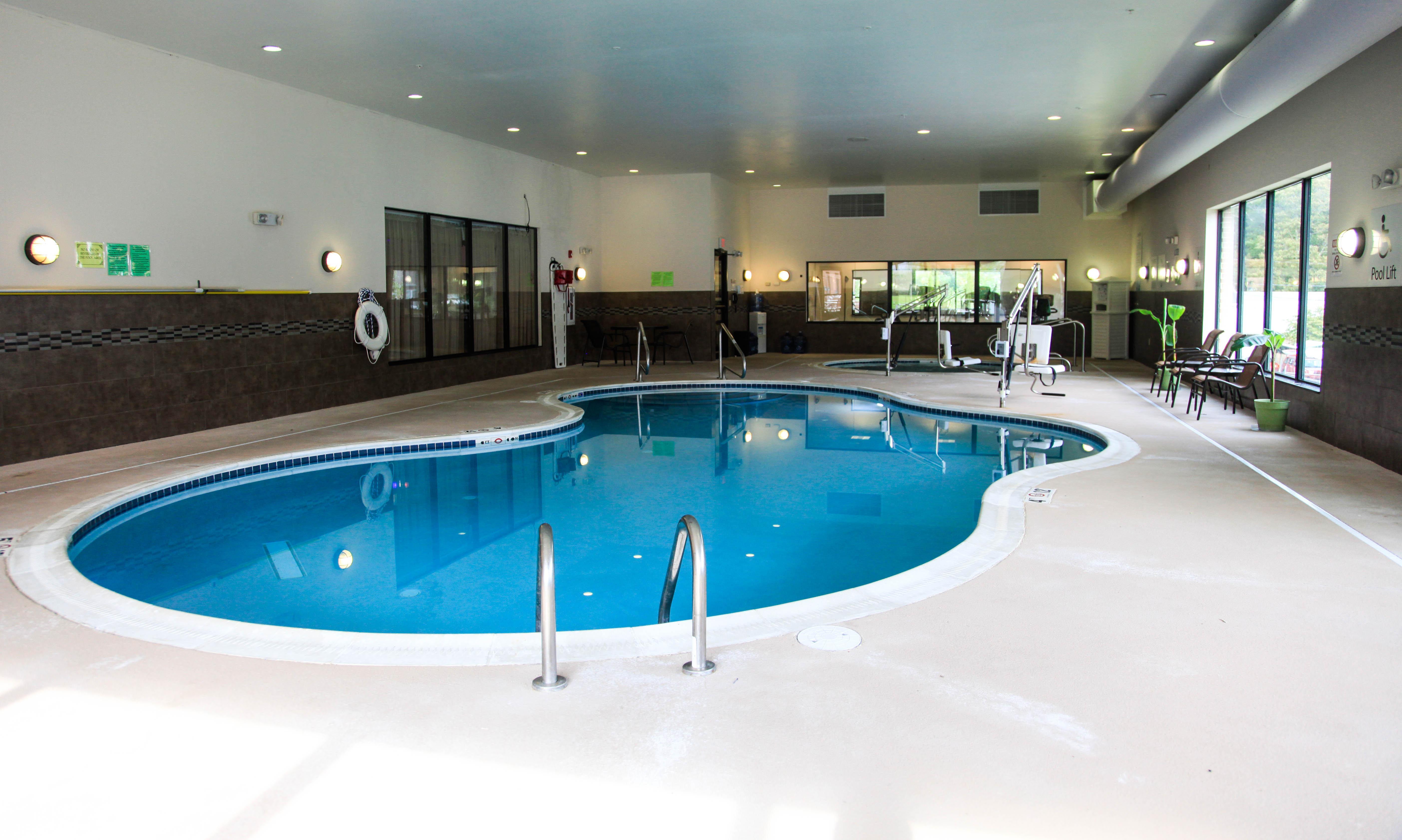 Holiday Inn Express & Suites Cumberland - La Vale By Ihg Екстер'єр фото