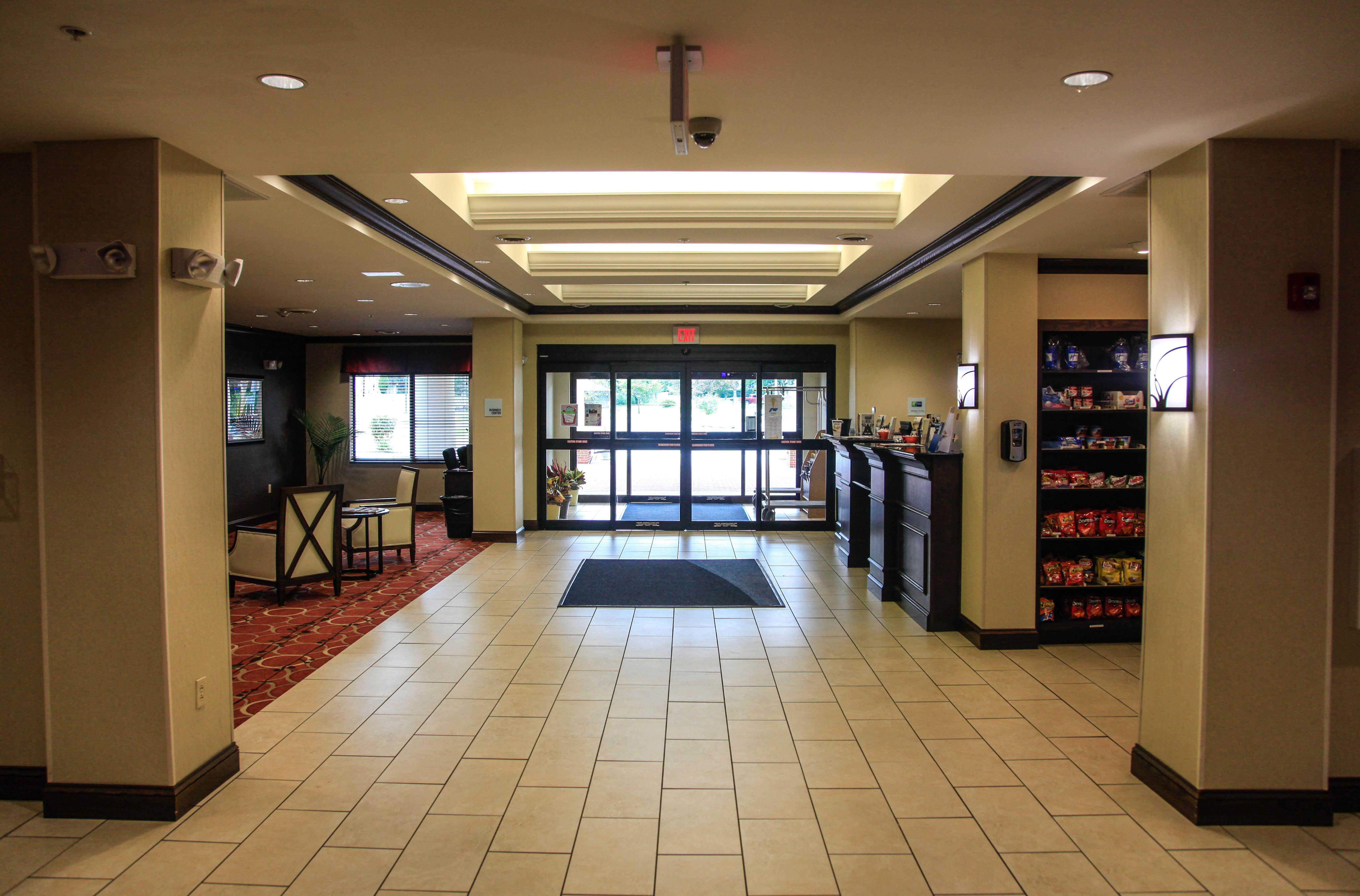 Holiday Inn Express & Suites Cumberland - La Vale By Ihg Екстер'єр фото