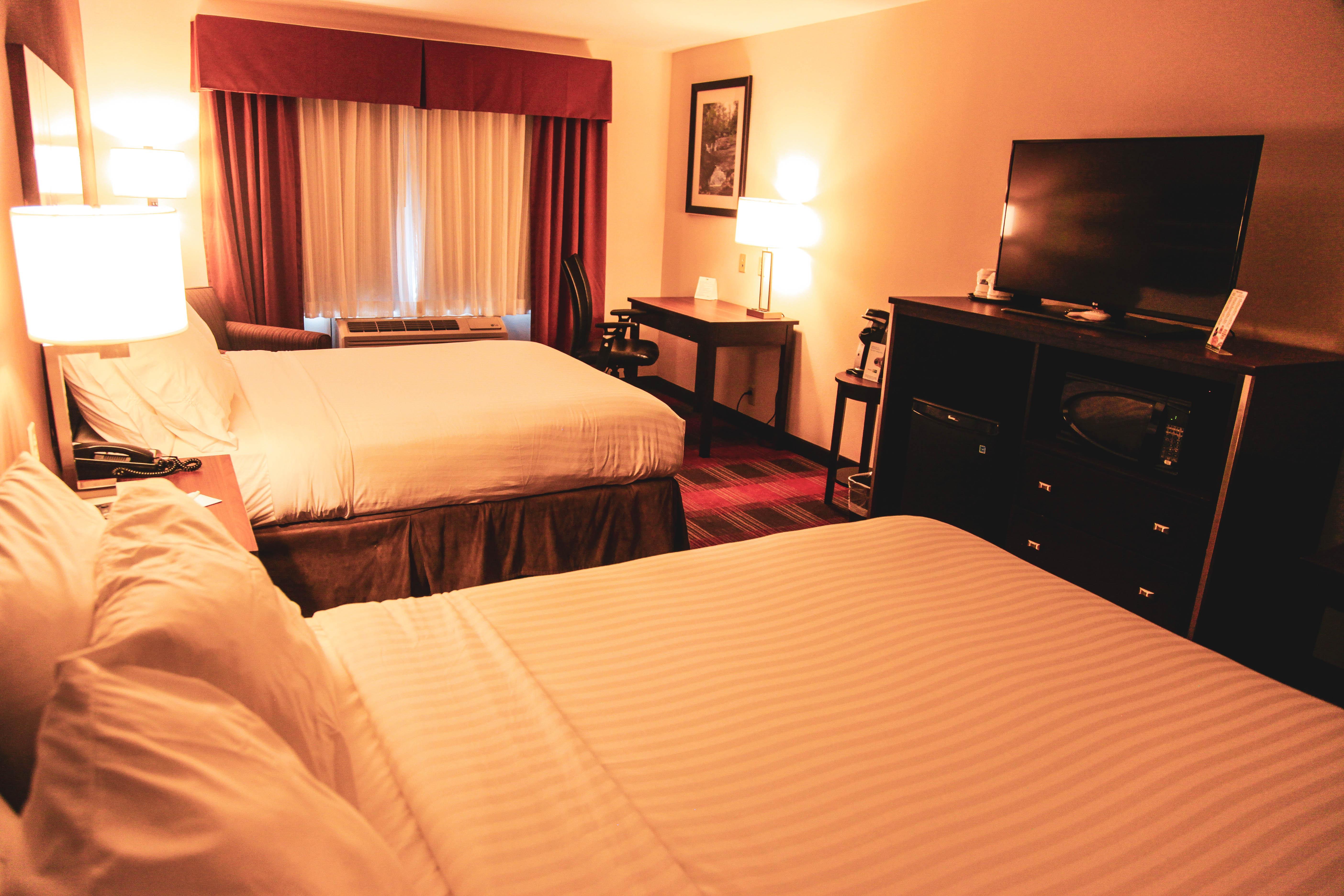 Holiday Inn Express & Suites Cumberland - La Vale By Ihg Екстер'єр фото